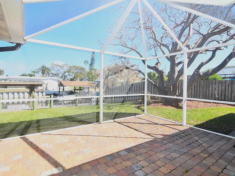 405 Sparrow Dr — Photo 22