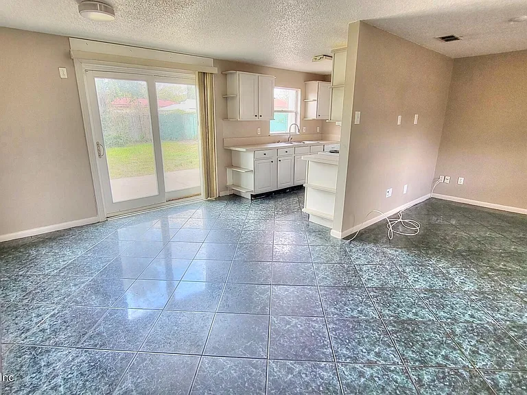 2472 Fernside Rd — Photo 6