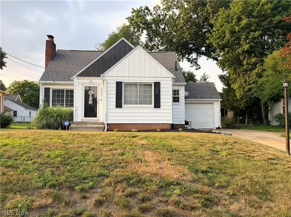 2007 32nd St NW, Canton, OH 44709