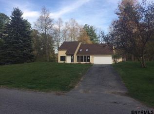 73 Meadow Rue Pl, Malta, NY 12020