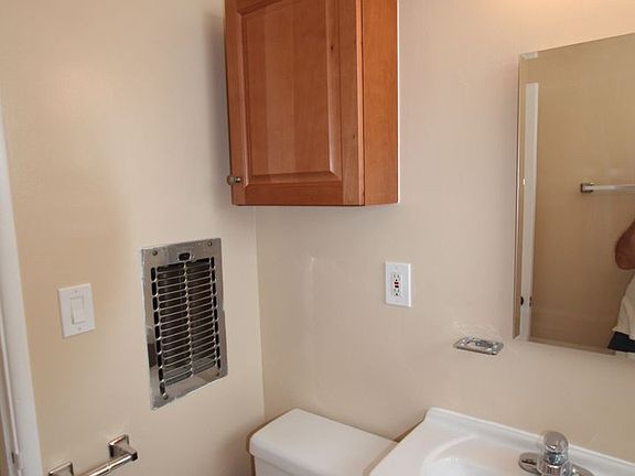 4th image of 5925 Crenshaw Blvd #26