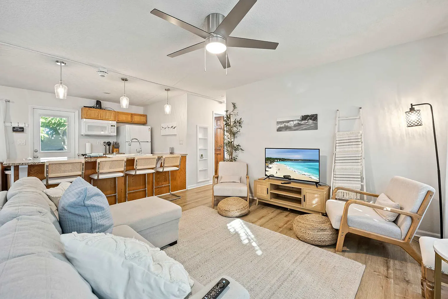 2 bed, 1.0 bath, $2,795 — Photo 2
