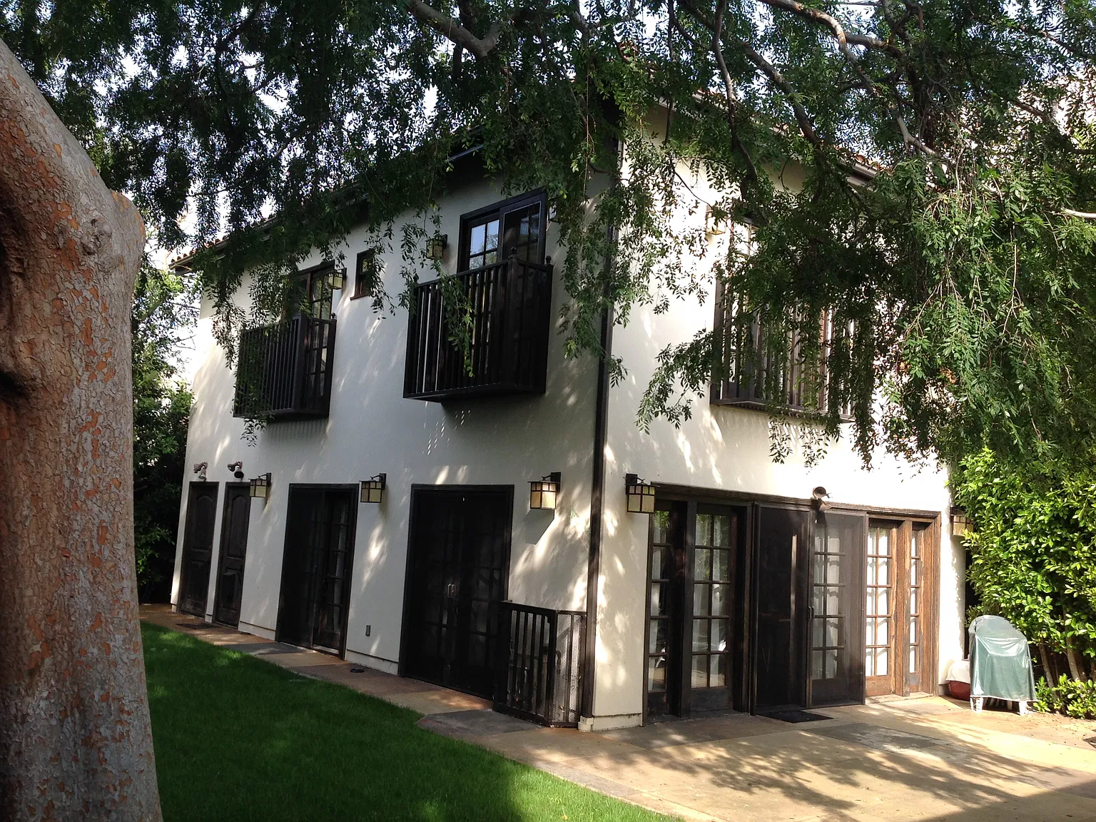 319 S Mansfield Ave — Photo 1