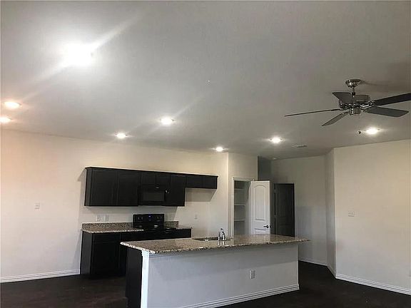 2nd image of 500 Woodhaven Dr