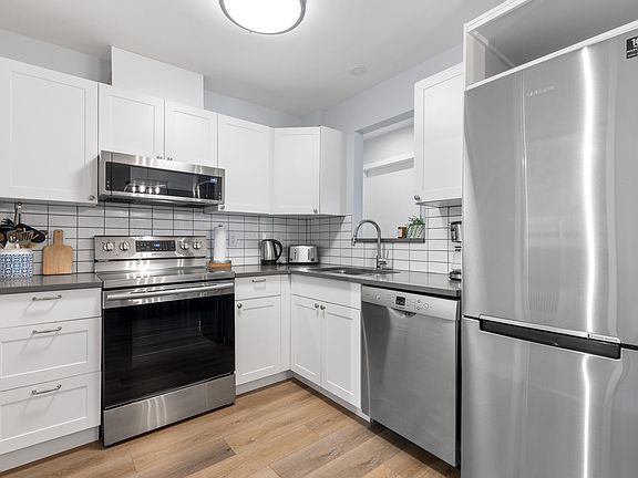 5th image of 4637 Blackcomb Way #2