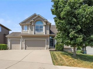 1424 NE Stonewood Dr, Lees Summit, MO 64086