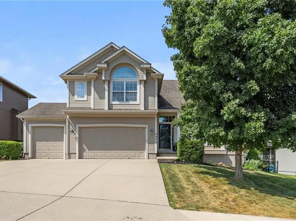1424 NE Stonewood Dr, Lees Summit, MO 64086