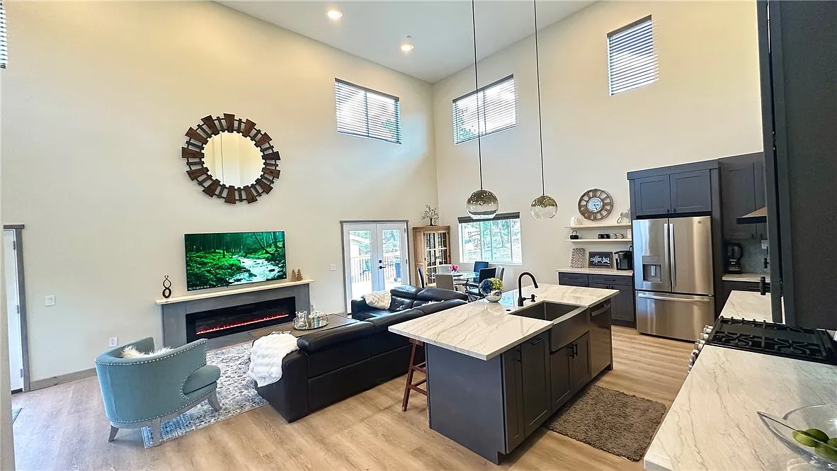 5 bed, 3.5 bath, 2379 sqft, $3,500 — Photo 1