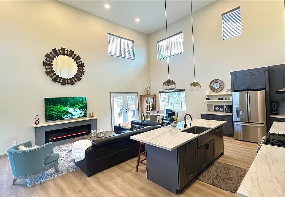 1215 Valley View Dr