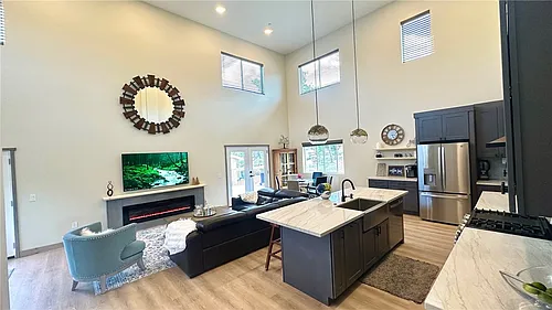 1215 Valley View Dr Photo 1