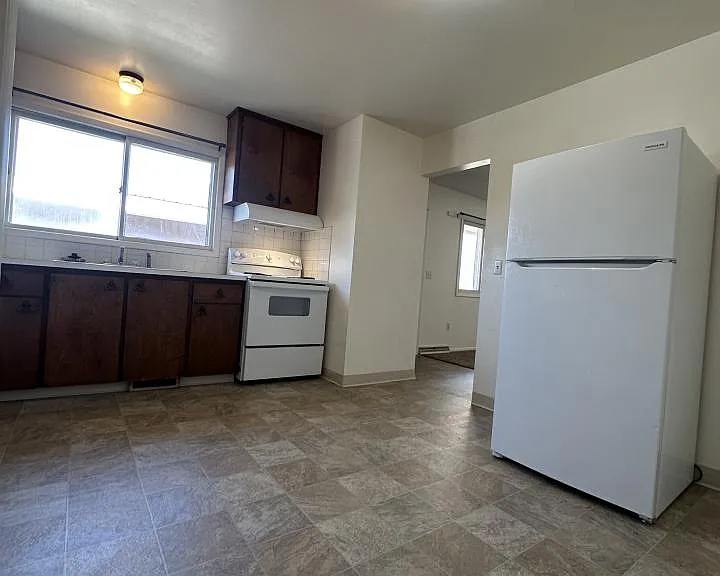 2304 1/2 Alderson Ave — Photo 3