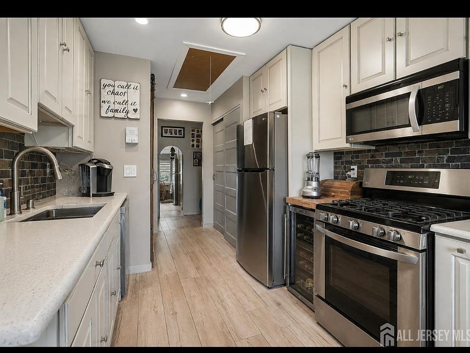 1st image of 307 Sharon Ct