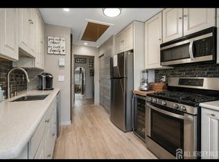 307 Sharon Ct, Woodbridge, NJ 07095