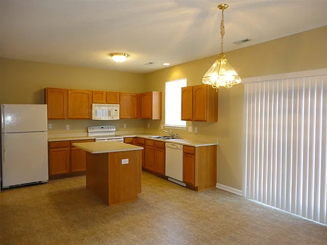 1120 Sassafras Trl — Photo 2