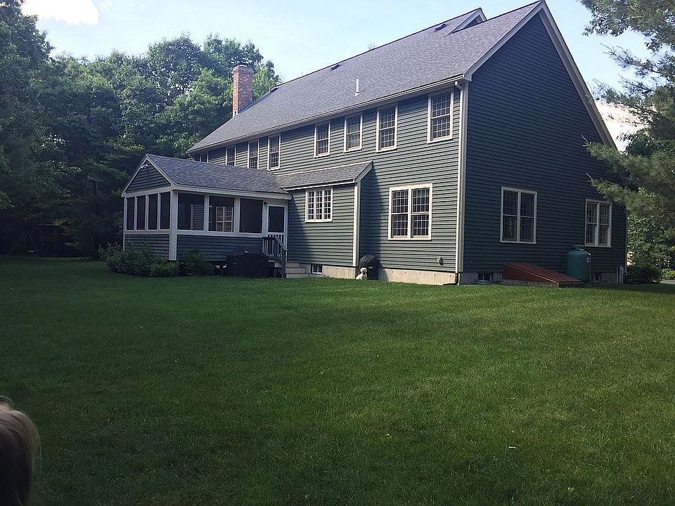 2nd image of 11 Blueberry Ct