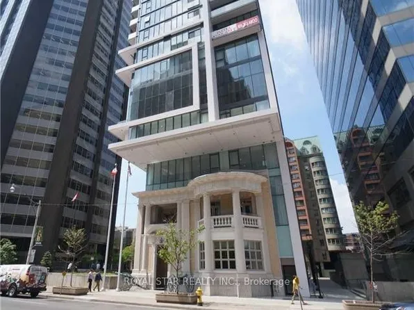 426 University Ave, Toronto, ON