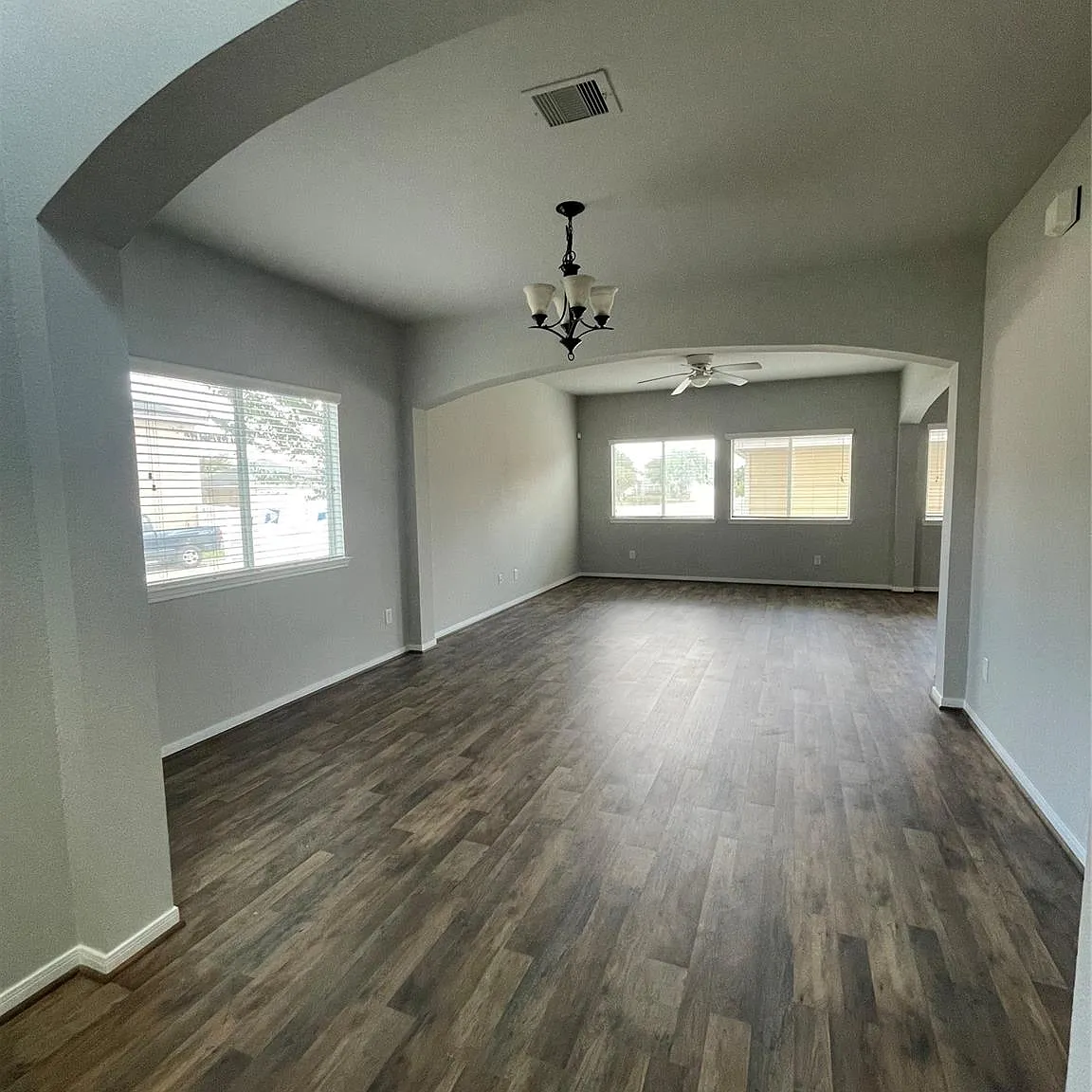 4 bed, 2.5 bath, 1840 sqft, $2,200 — Photo 2