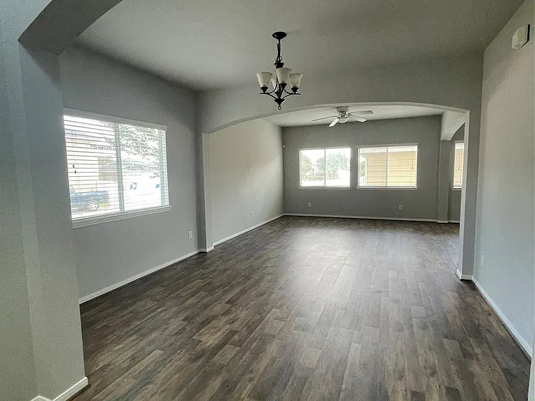 1502 Claremont Garden Cir — Photo 2