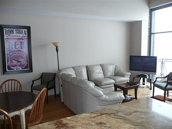 2nd image of 401 W Shoreline Dr
