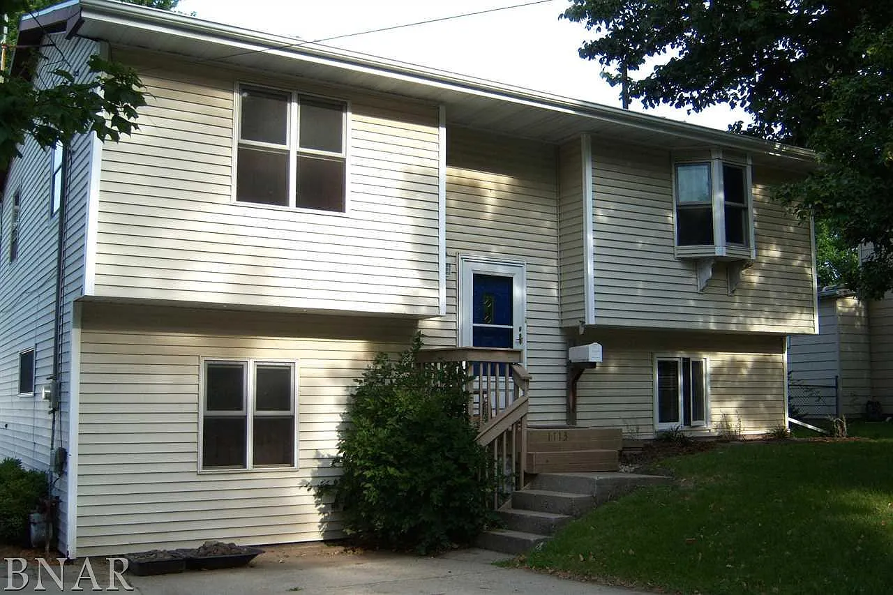 1113 S Oak St photo 1