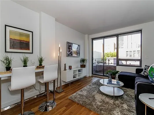 Sold by Avenue Sotheby's International Realty | media 8