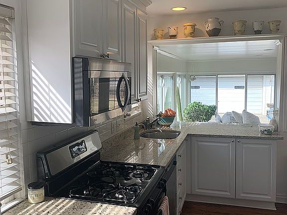 5th image of 10764 Ludlow Ave