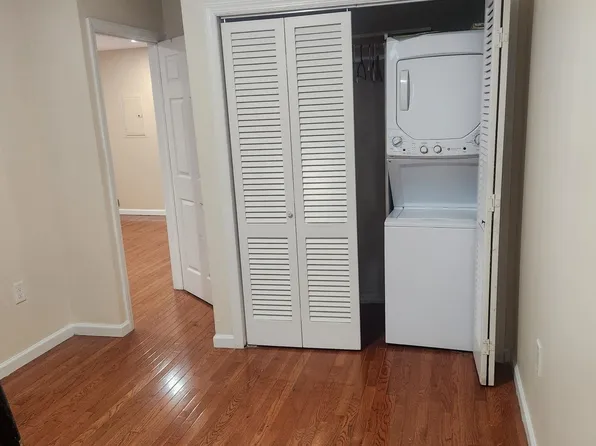 352 Woodlawn Avenue image 11 of 13