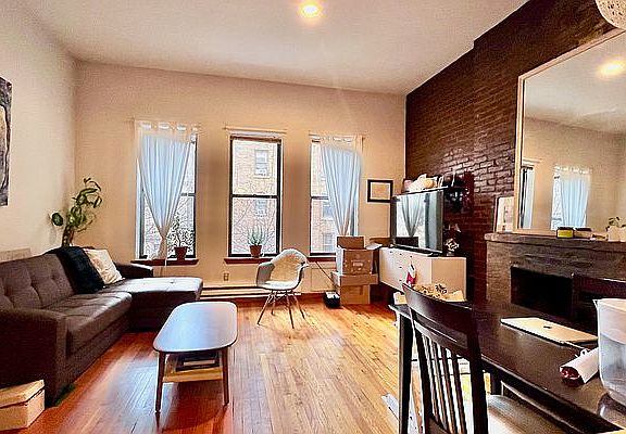 3rd image of 261 W 93rd St APT 7