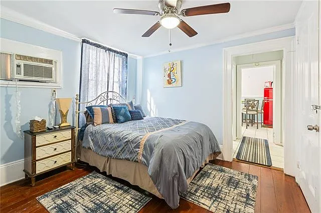 2127 Simon Bolivar Ave — Photo 6
