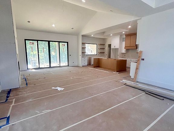 5th image of 6147 S Hampton Avenue