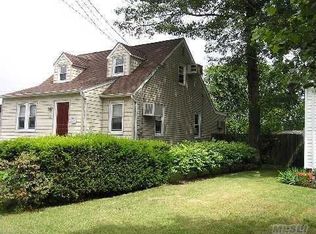 144 Webster St, Merrick, NY 11566