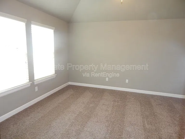 2214 Kintyre Rd — Photo 14