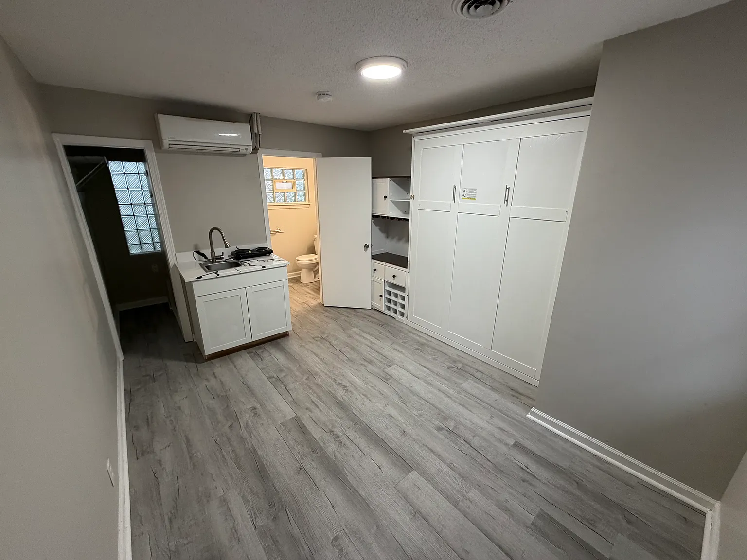 Studio, 220 sqft, $800 — Photo 1