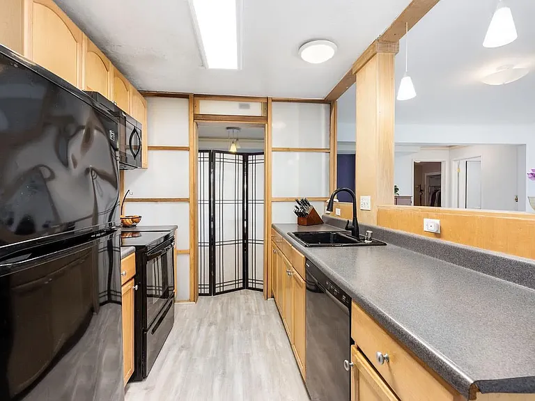 320 Peninsula Ave #120A — Photo 4