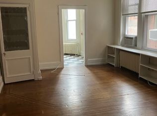 2045 Spruce St APT 2R, Philadelphia, PA 19103