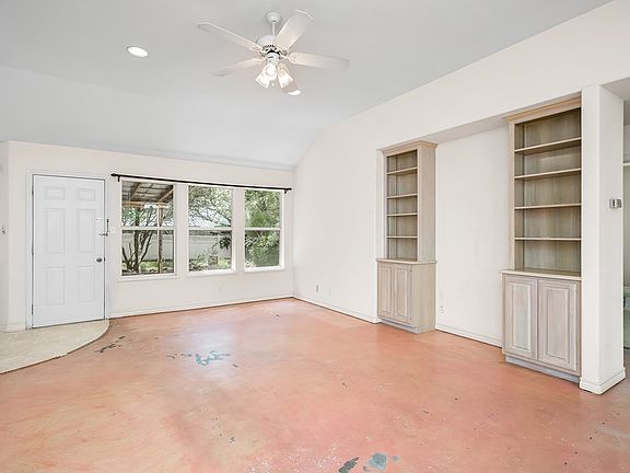 3rd image of 703 Lupine Ln