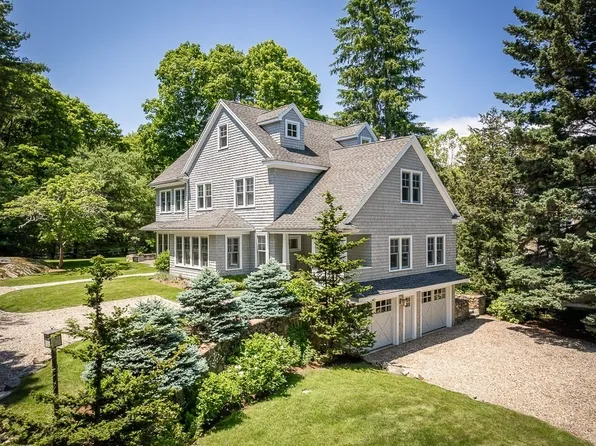 40 Pine St, Manchester, MA 01944