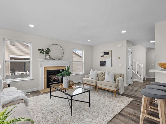 3rd image of 136 Killdeer Cir