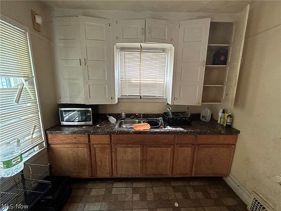 4th image of 14404 Idarose Ave