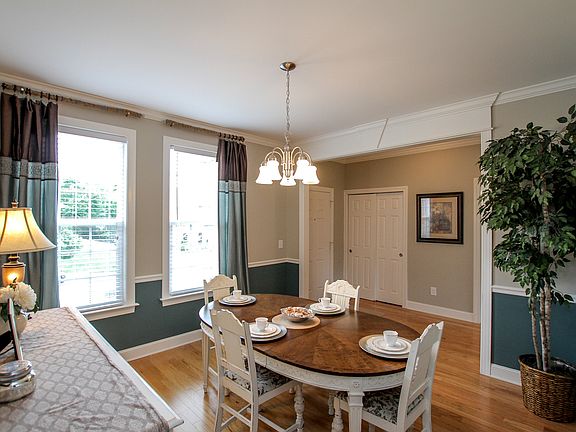 2nd image of 1544 Hunt Club Blvd