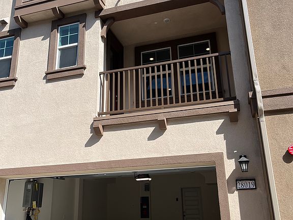 5th image of 28019 Oakdale Dr