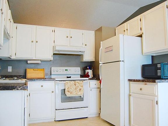 3rd image of 541 Hibiscus Pl