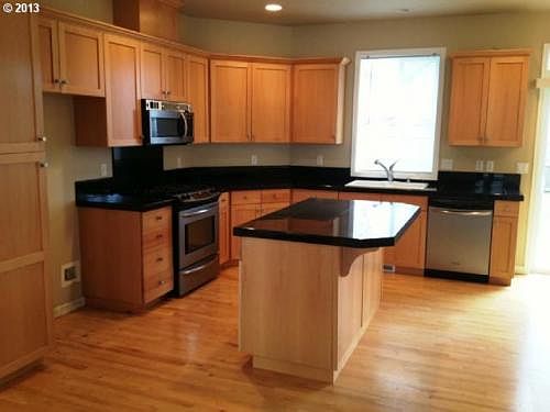 2nd image of 906 NW 96th Cir