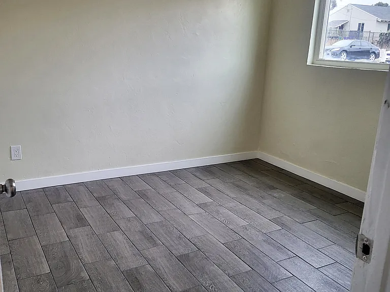 1626 Una St #A — Photo 3