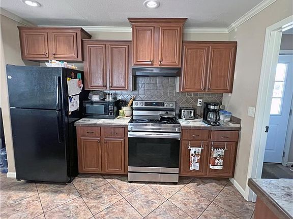 4th image of 494 Carolyn Dr