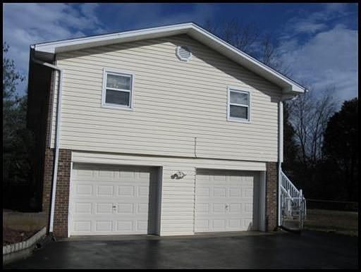 Side view showing garages weren't converted into a useless 4th bedroom