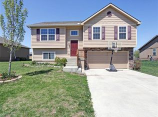 640 E Apache St, Gardner, KS 66030