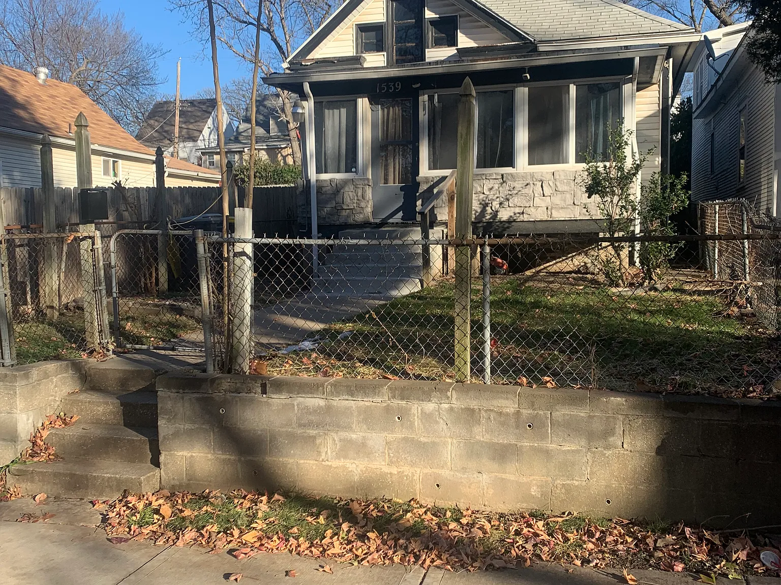 1539 Lister Ave — Photo 2
