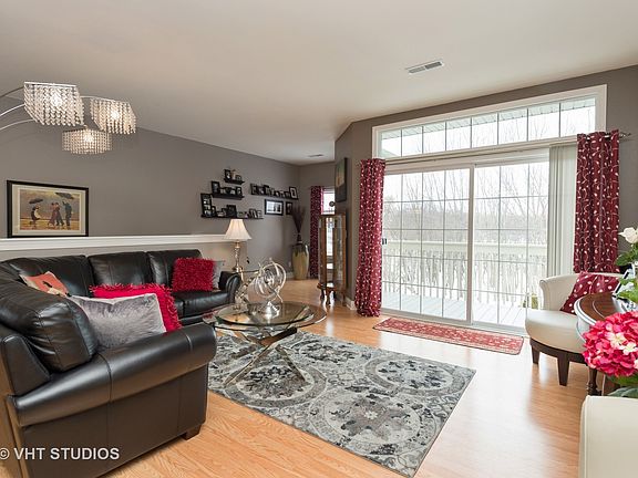 3rd image of 960 Bedford Ct #201