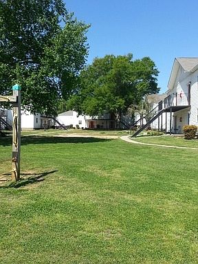 2nd image of 122 River Oak Dr